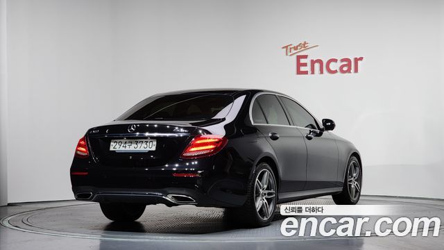 Mercedes-Benz E-Class E300 4MATIC AMG Line