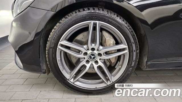 Mercedes-Benz E-Class E300 4MATIC AMG Line