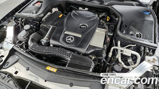 Mercedes-Benz E-Class E300 4MATIC AMG Line