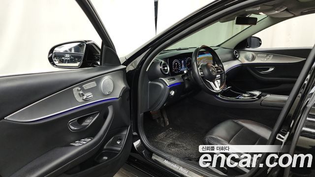 Mercedes-Benz E-Class E300 4MATIC AMG Line