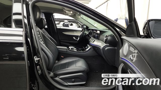 Mercedes-Benz E-Class E300 4MATIC AMG Line