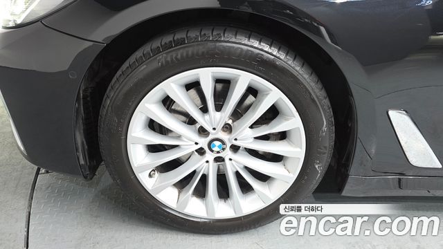 BMW 5-Series 520i Luxury
