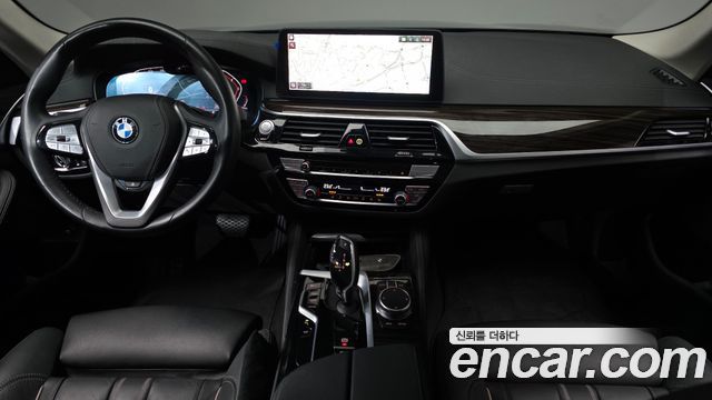 BMW 5-Series 520i Luxury