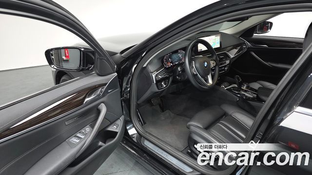 BMW 5-Series 520i Luxury