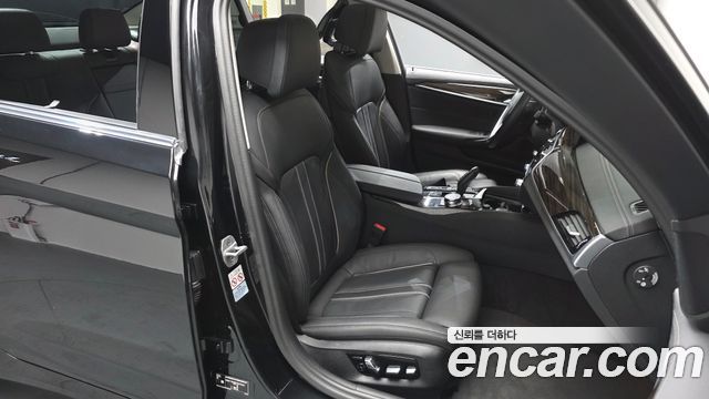BMW 5-Series 520i Luxury