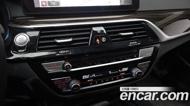 BMW 5-Series 520i Luxury