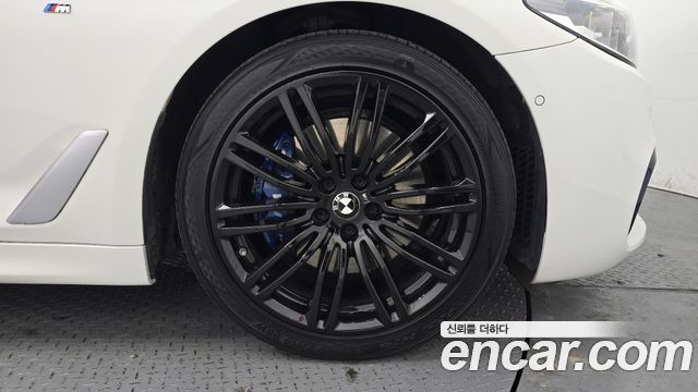 BMW 5-Series 530i xDrive M Sport Package Plus