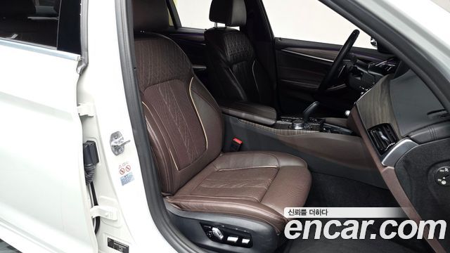 BMW 5-Series 530i M Sport Package Plus