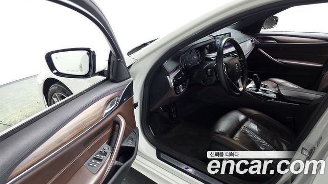 BMW 5-Series 530i M Sport Package Plus
