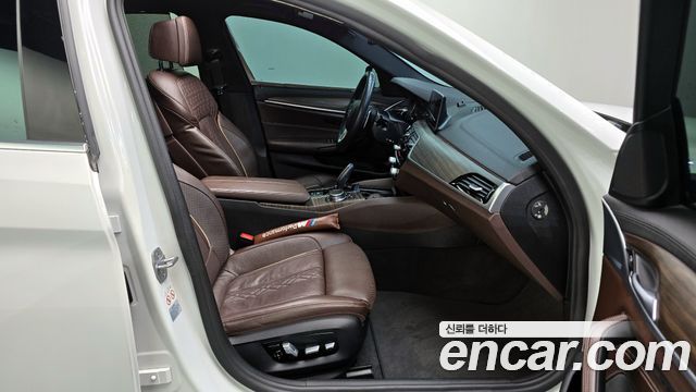 BMW 5-Series 530i M Sport Package Plus