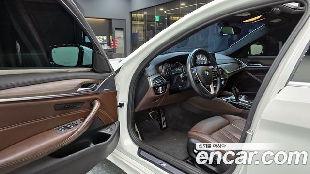 BMW 5-Series 530i M Sport Package Plus