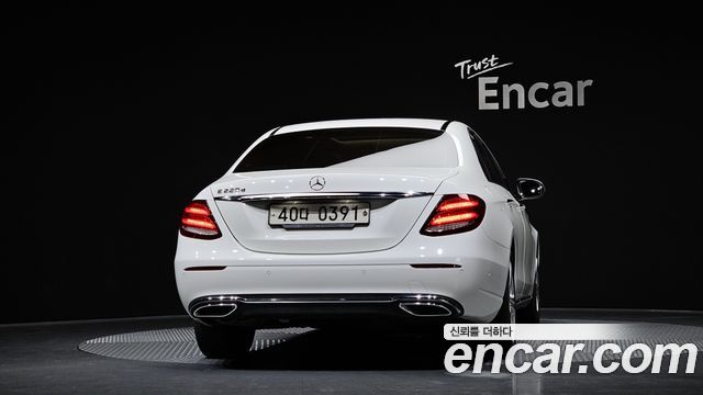 Mercedes-Benz E-Class E220d Avantgarde Intelligent Drive
