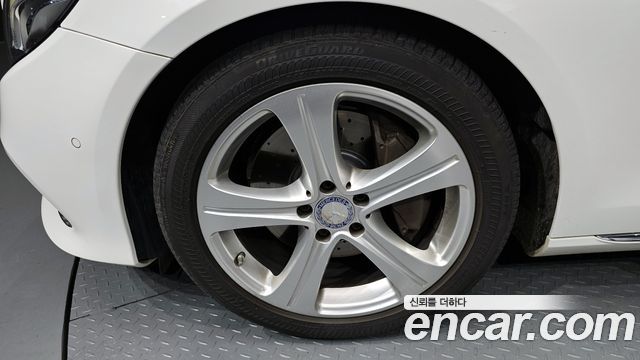 Mercedes-Benz E-Class E220d Avantgarde Intelligent Drive