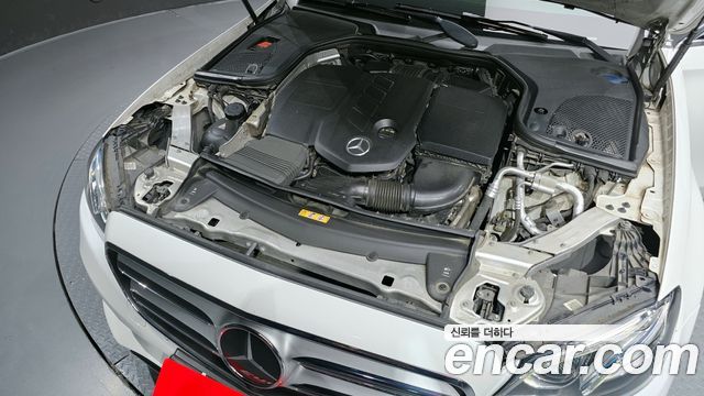 Mercedes-Benz E-Class E220d Avantgarde Intelligent Drive