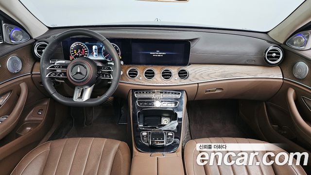 Mercedes-Benz E-Class E300 4MATIC Exclusive