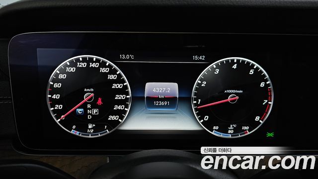 Mercedes-Benz E-Class E300 4MATIC Exclusive
