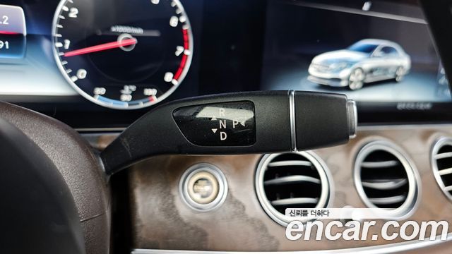 Mercedes-Benz E-Class E300 4MATIC Exclusive
