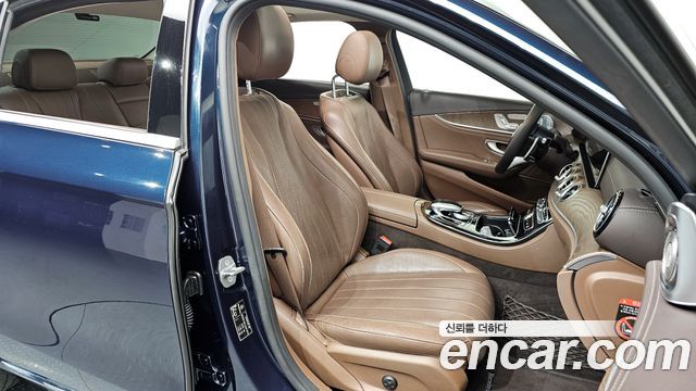 Mercedes-Benz E-Class E300 4MATIC Exclusive