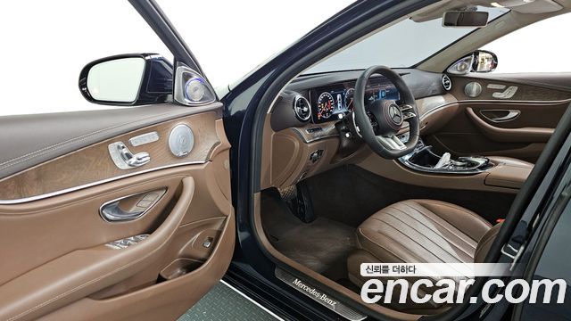 Mercedes-Benz E-Class E300 4MATIC Exclusive