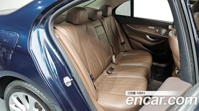 Mercedes-Benz E-Class E300 4MATIC Exclusive