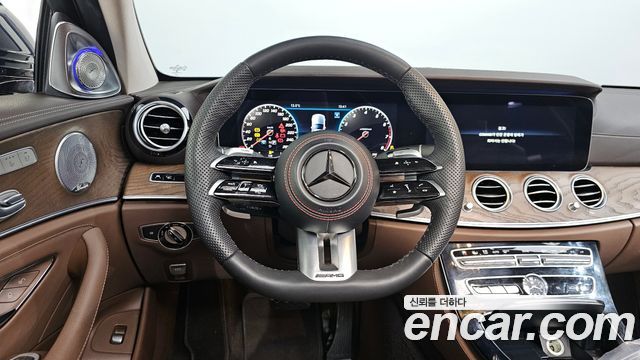 Mercedes-Benz E-Class E300 4MATIC Exclusive