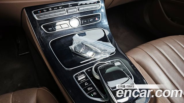 Mercedes-Benz E-Class E300 4MATIC Exclusive