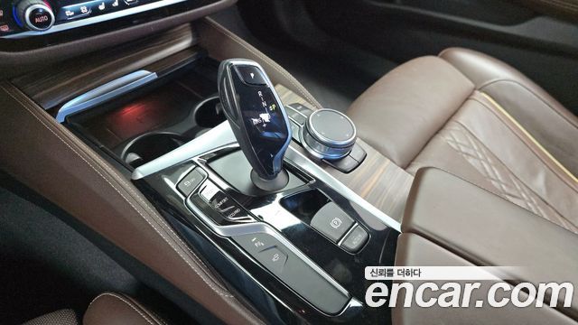 BMW 5-Series 530i M Sport Package Plus