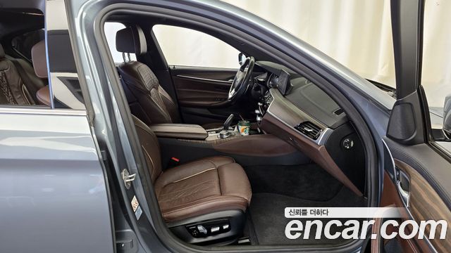 BMW 5-Series 530i M Sport Package Plus