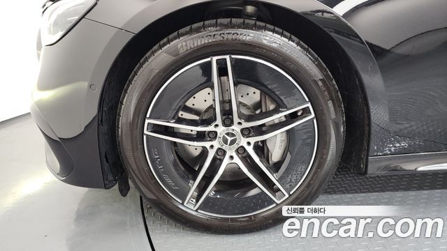 Mercedes-Benz E-Class E300 4MATIC AMG Line