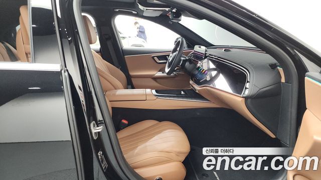Mercedes-Benz E-Class E300 4MATIC AMG Line
