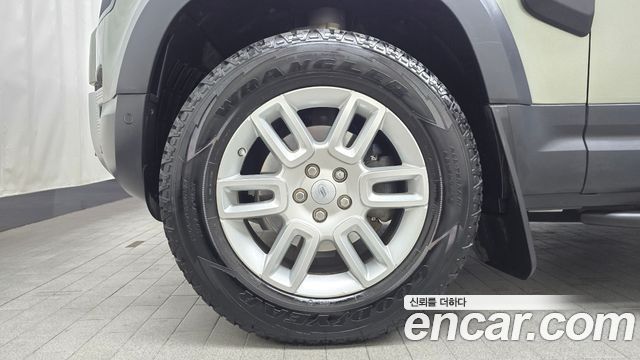 Land Rover Defender 110 D240 S