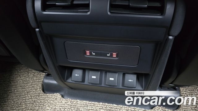 Land Rover Defender 110 D240 S