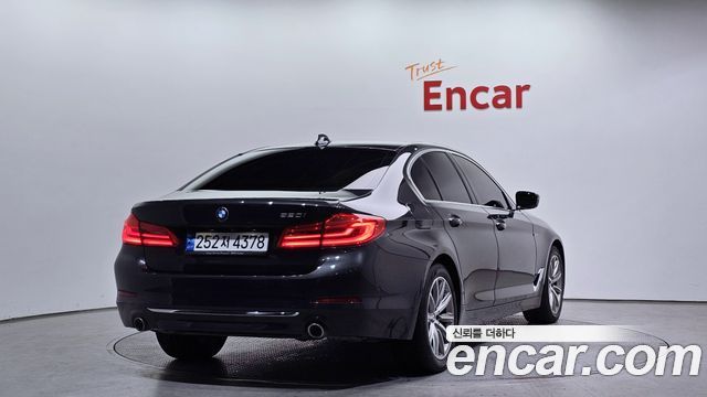 BMW 5-Series 520i Luxury