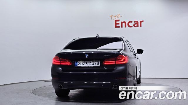 BMW 5-Series 520i Luxury