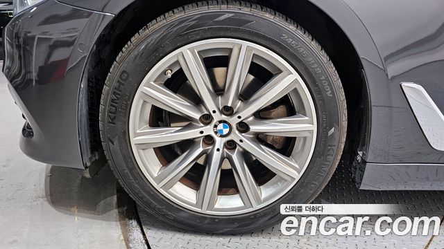 BMW 5-Series 520i Luxury