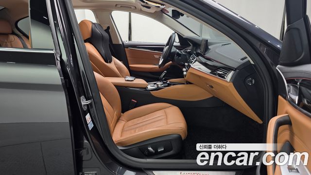 BMW 5-Series 520i Luxury
