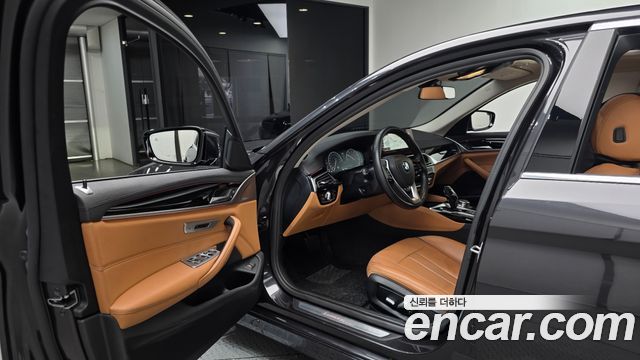 BMW 5-Series 520i Luxury