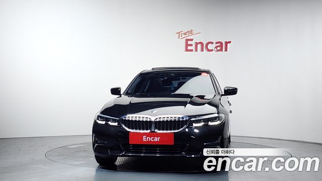 BMW 3-Series 320i Luxury