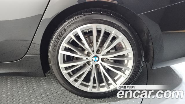 BMW 3-Series 320i Luxury