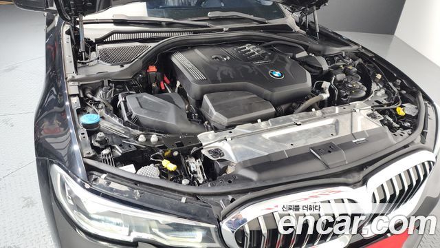BMW 3-Series 320i Luxury