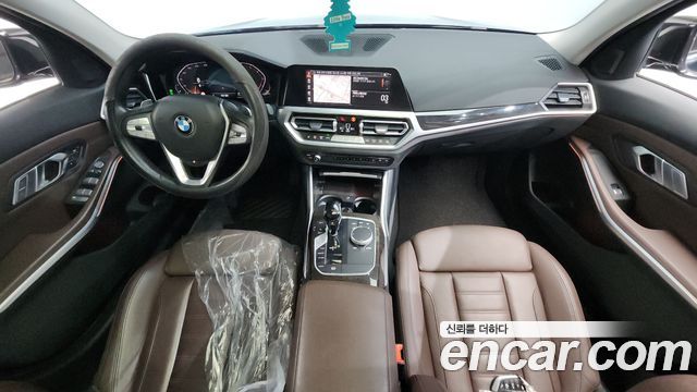 BMW 3-Series 320i Luxury