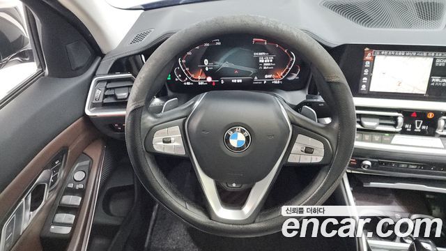 BMW 3-Series 320i Luxury