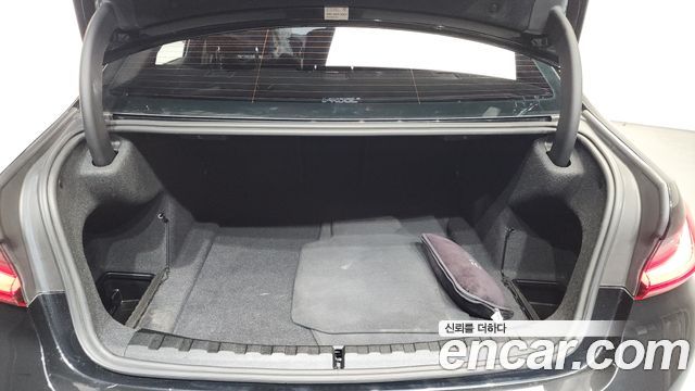 BMW 3-Series 320i Luxury