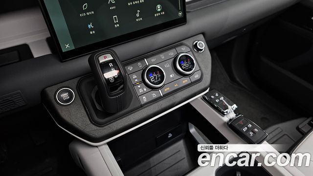 Land Rover Defender 90 D250 X-Dynamic SE