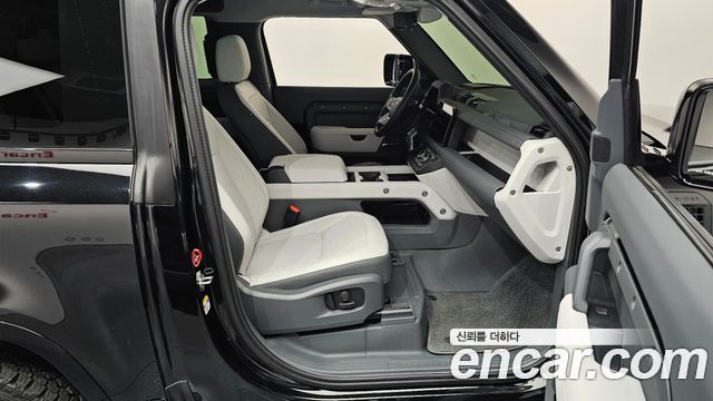 Land Rover Defender 90 D250 X-Dynamic SE