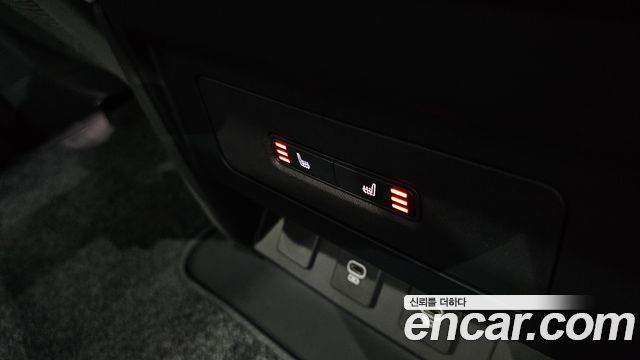 Land Rover Defender 90 D250 X-Dynamic SE