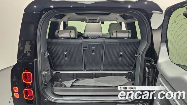 Land Rover Defender 90 D250 X-Dynamic SE