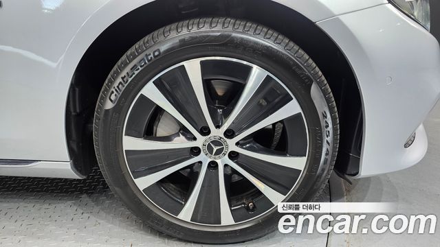 Mercedes-Benz E-Class E300e 4MATIC Exclusive
