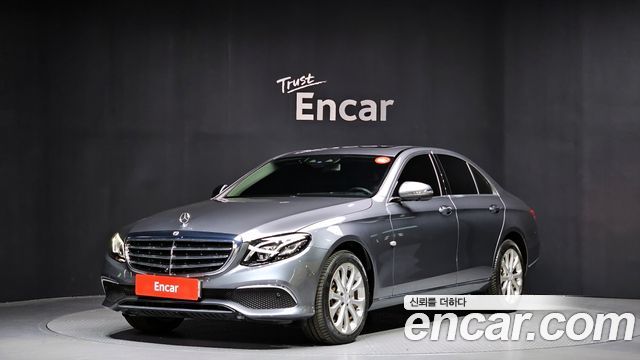 Mercedes-Benz E-Class E300 4MATIC Exclusive