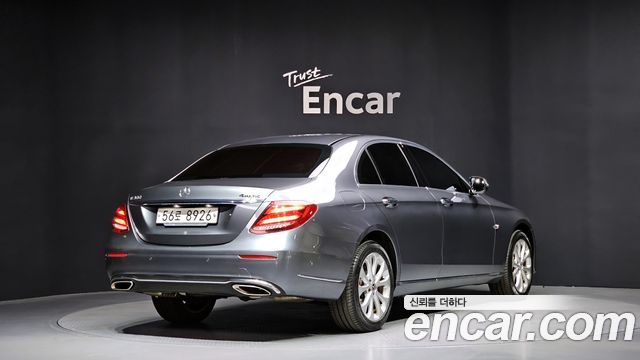 Mercedes-Benz E-Class E300 4MATIC Exclusive